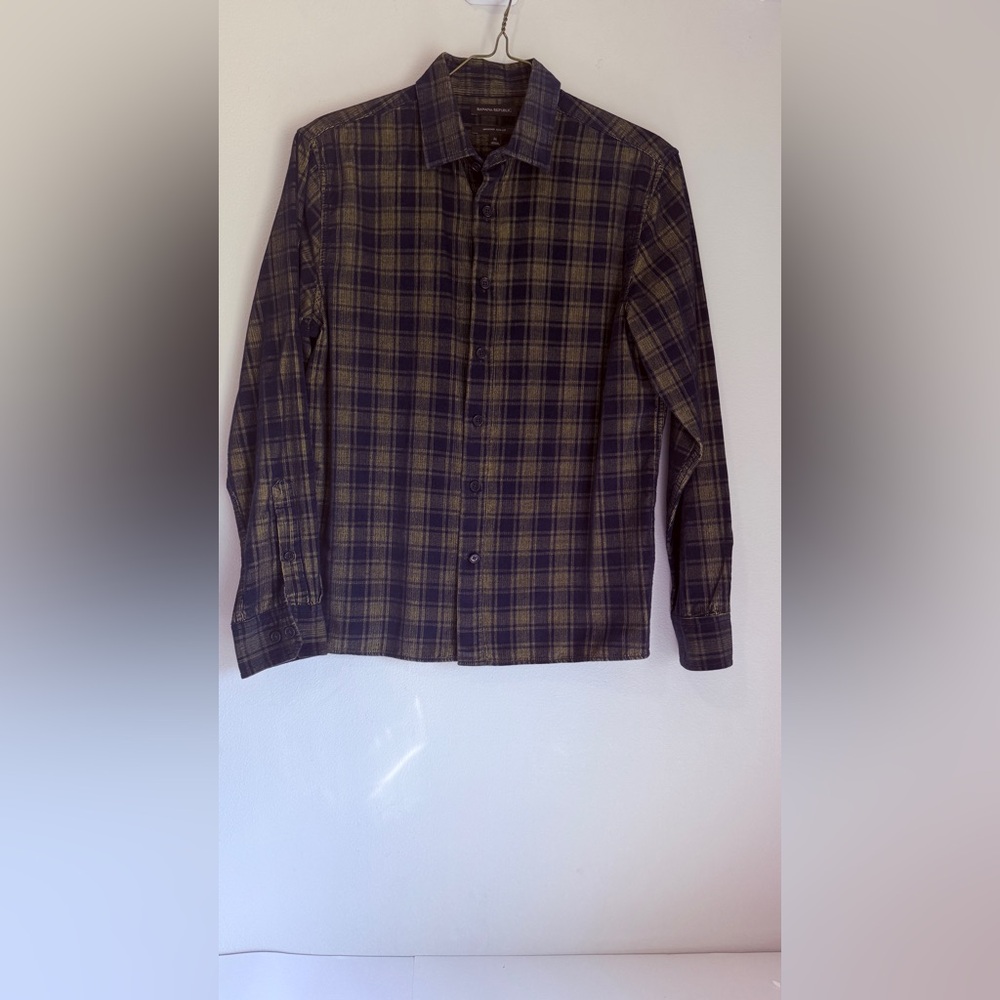 Banana Republic Men’s Slim Fit Untucked  Olive and Navy Plaid Corduroy Shirt